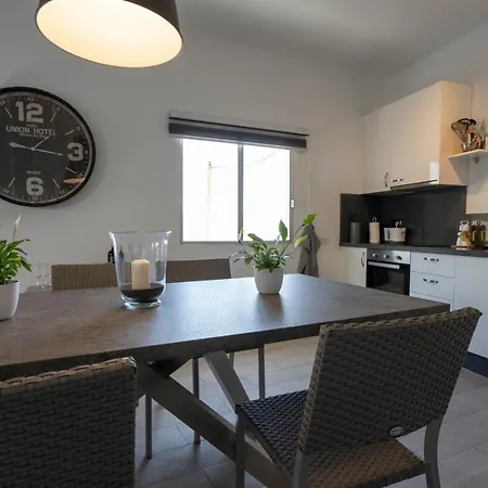 Spacious House With Huge Terrace Facing The Sea * Bocacangrejo