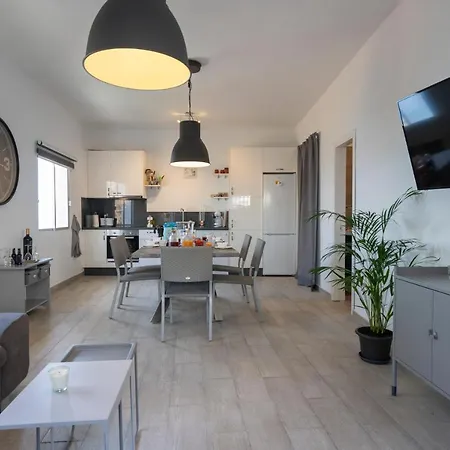 Spacious House With Huge Terrace Facing The Sea *